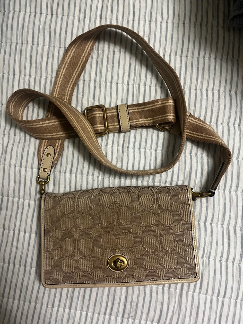Coach Signature Jacquard Turnlock Crossbody Wallet Bag Tan